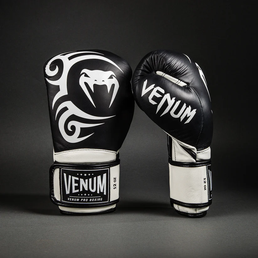 VENUM GIANT 2.0 MIKE TYSON PRO Boxkesztyű