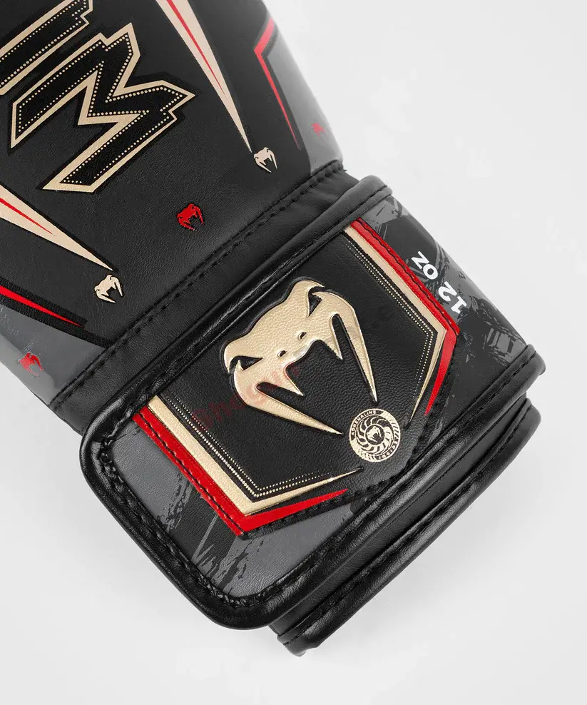 VENUM ELITE EVO Boxkesztyű, Fekete/Arany/Piros 